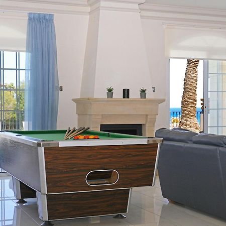 Villa Oceania - Beachfront Paralimni Exterior photo