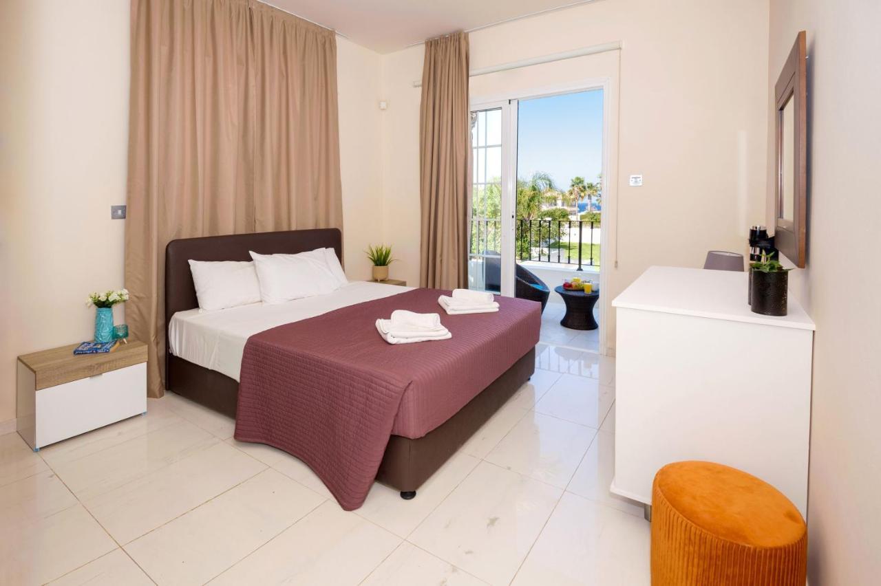 Villa Oceania - Beachfront Paralimni Exterior photo