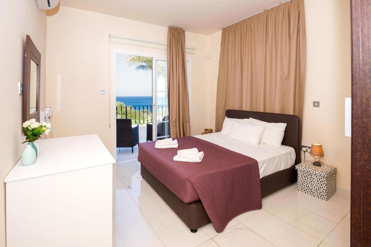 Villa Oceania - Beachfront Paralimni Exterior photo