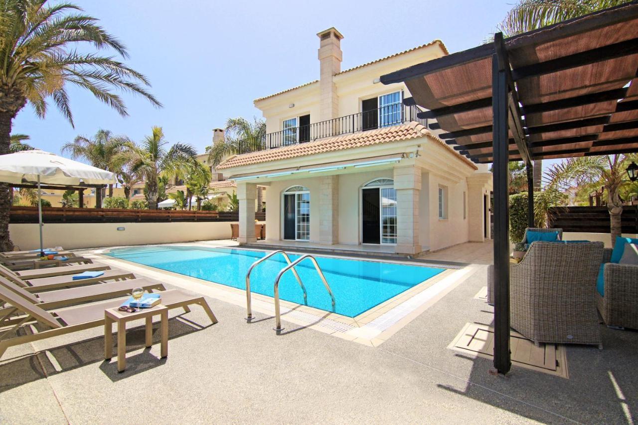Villa Oceania - Beachfront Paralimni Exterior photo